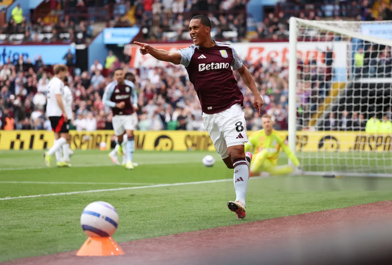Tielemans Joins Man United in £35m Deal - Image 2