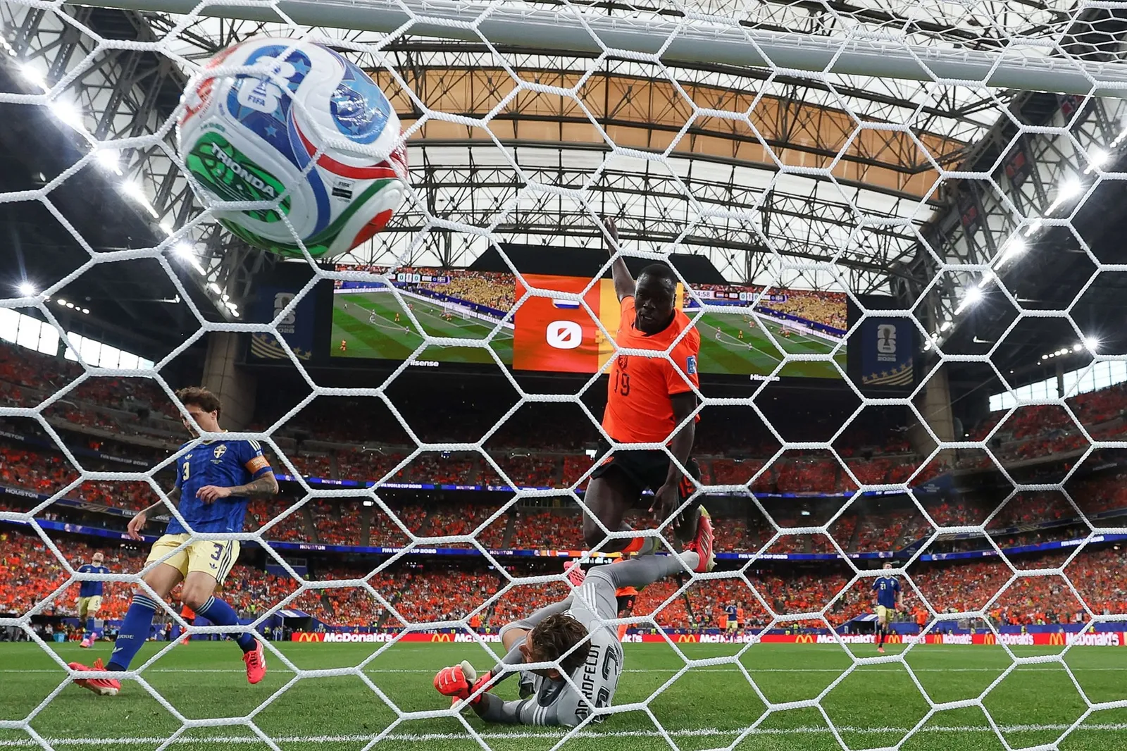 Gakpo and Brobbey Run Riot as Netherlands Humiliate Sweden - Image 1