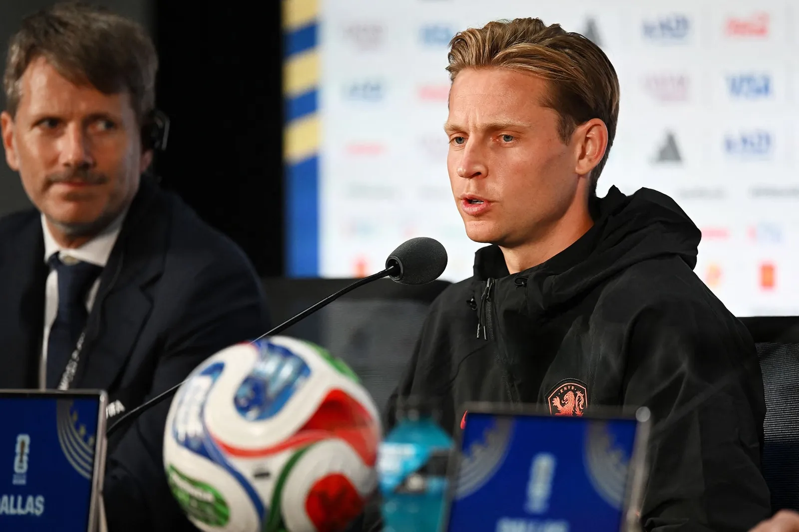 Frenkie de Jong Hits Back at Critics: "Many People Watch Football But Don't Understand It"