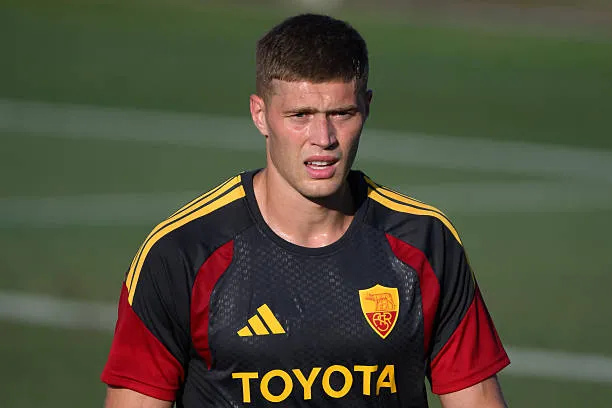 Bologna Hold Talks To Land Roma Striker Artem Dovbyk