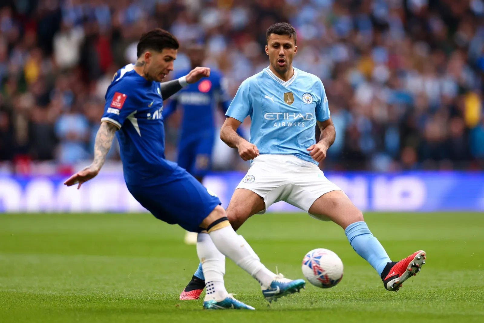 Manchester City Identify Enzo Fernandez as Rodri Replacement, But Chelsea Face Huge Decision
