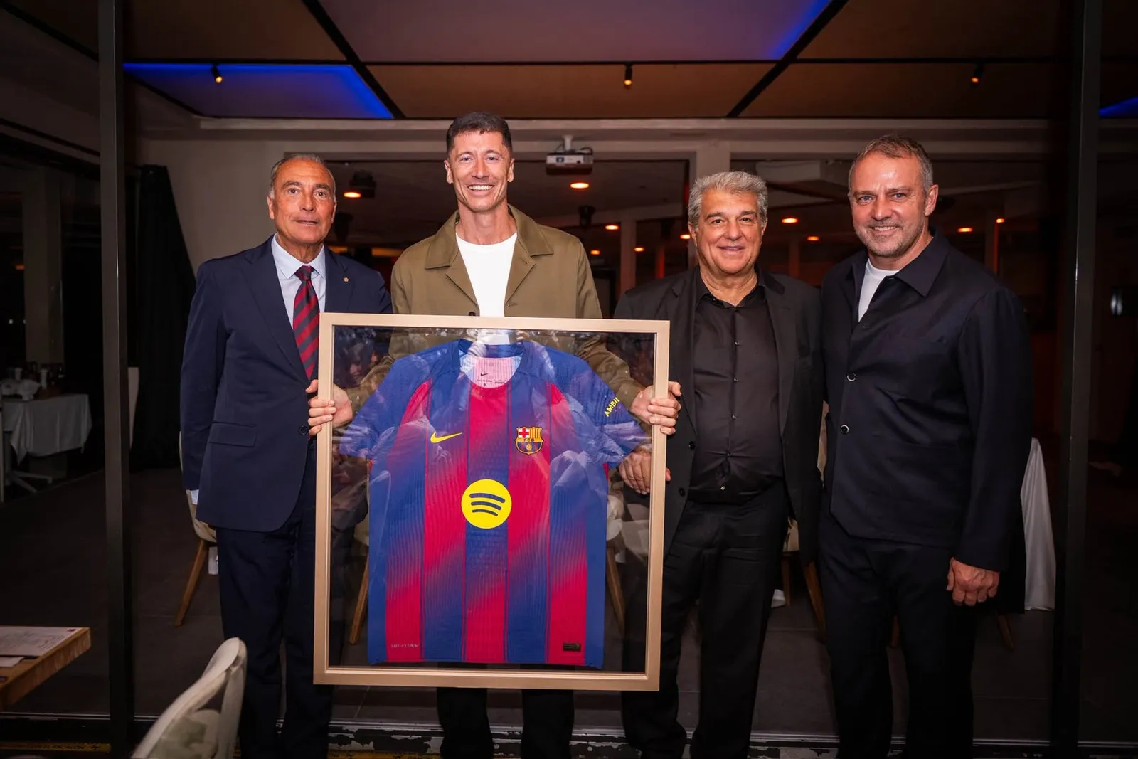 Barcelona Name Lewandowski Among Club Legends