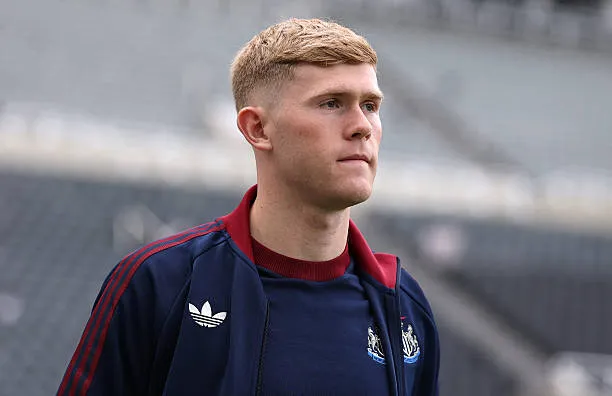 Manchester United Weigh Move For Lewis Hall To Bolster Left-Back Options