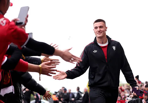 Manchester United Dig In As Bayern Munich Targets Benjamin Sesko