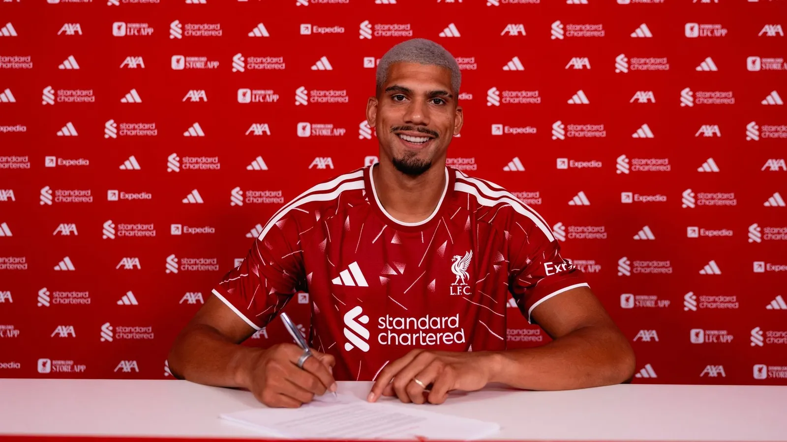 Liverpool Already Considering Permanent Ronald Araújo Deal