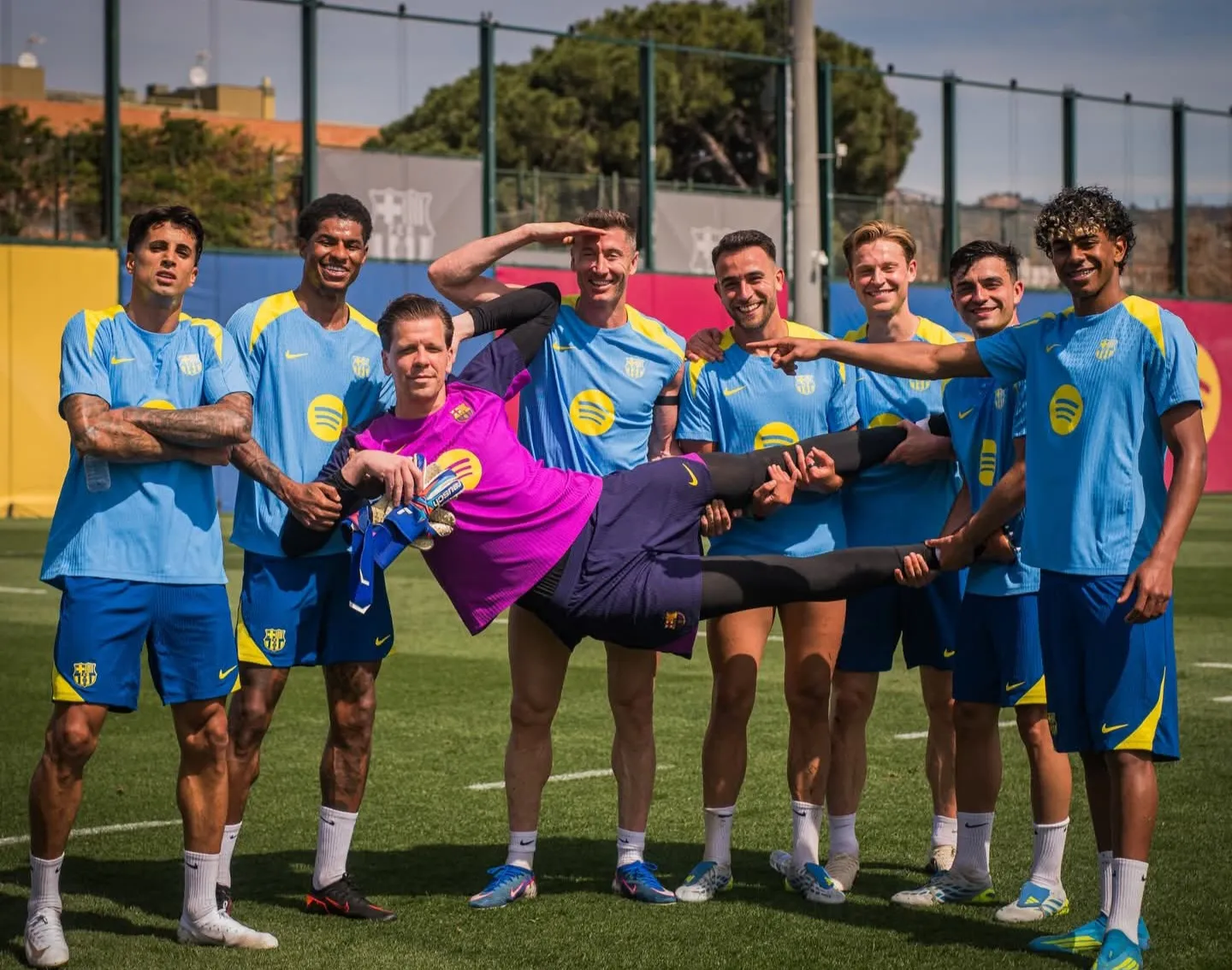 Szczęsny Has Shared the Pitch With Goalkeeping Legends