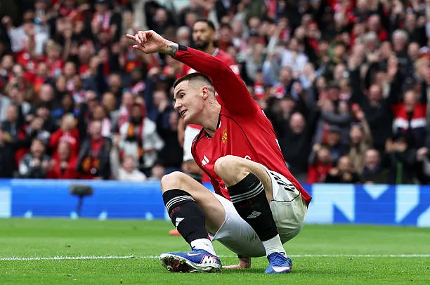 Manchester United Dig In As Bayern Munich Targets Benjamin Sesko - Image 2