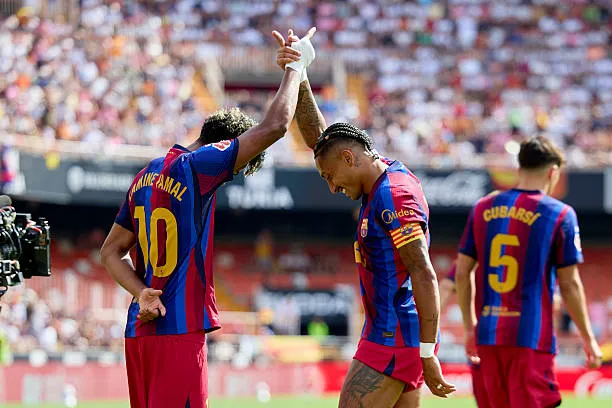 Raphinha Fires Barcelona Ahead as Barça Take Control Against Feyenoord - Image 2