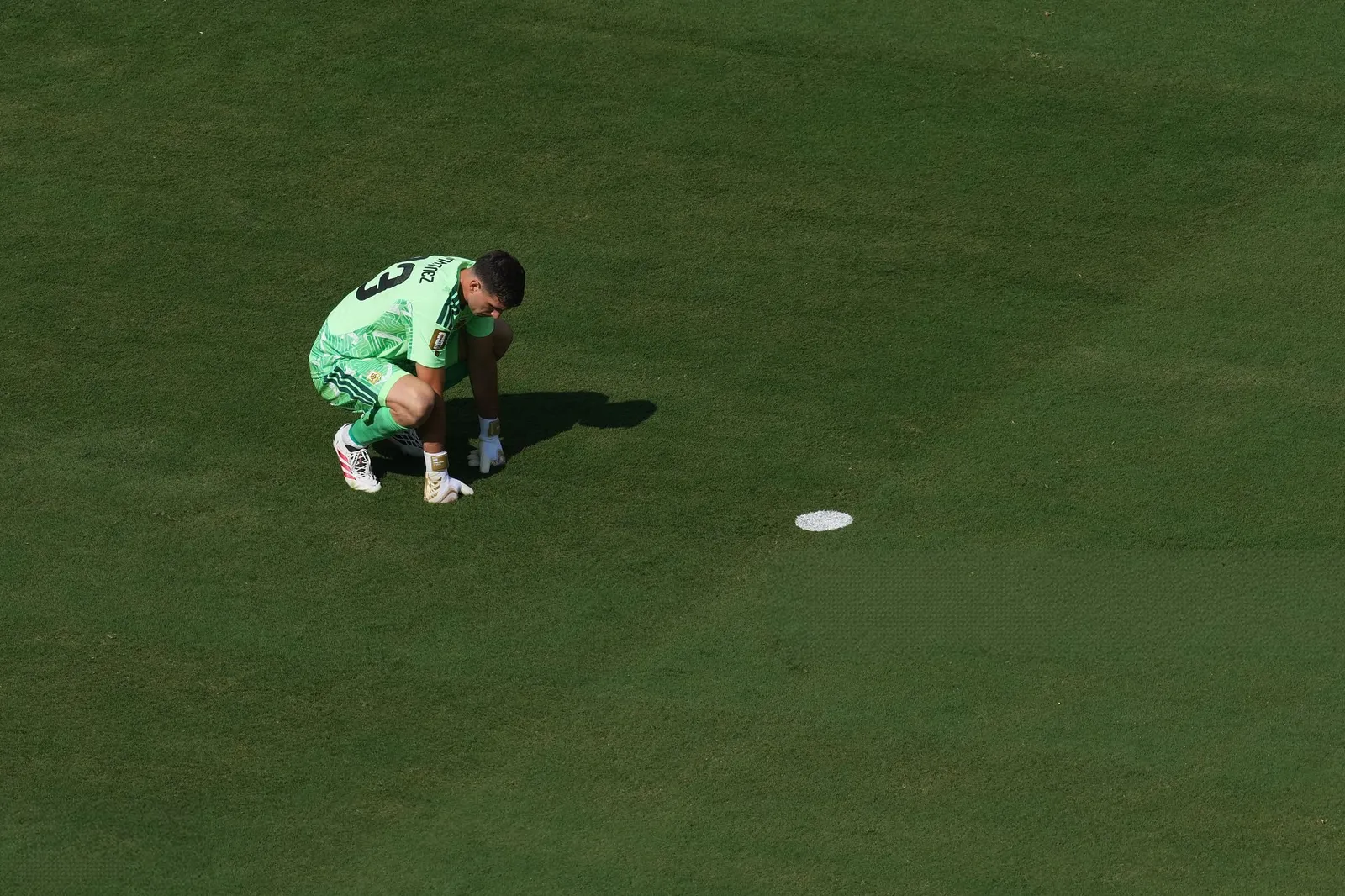 World Cup Hero But No European Giant as Emiliano Martínez Transfer Story Gets Stranger - Image 1