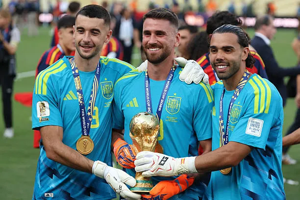 Spain’s Wall: Unai Simón Named World Cup Golden Glove Winner - Image 1