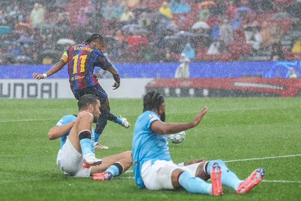 Raphinha Fires Barcelona Ahead as Barça Take Control Against Feyenoord - Image 1