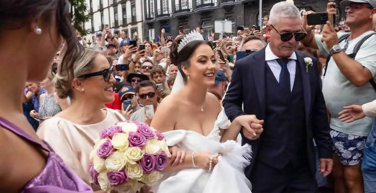 Ronaldo Wedding Mix-Up Leaves Thousands of Fans Surrounding Confused Bride in Madeira - Image 1